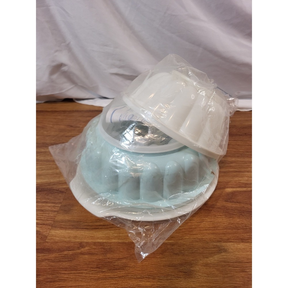 New vintage 1970s tupperware 4pc tulip jello mold ice ring fluted mint blue